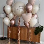 Бежевый шар с надписью